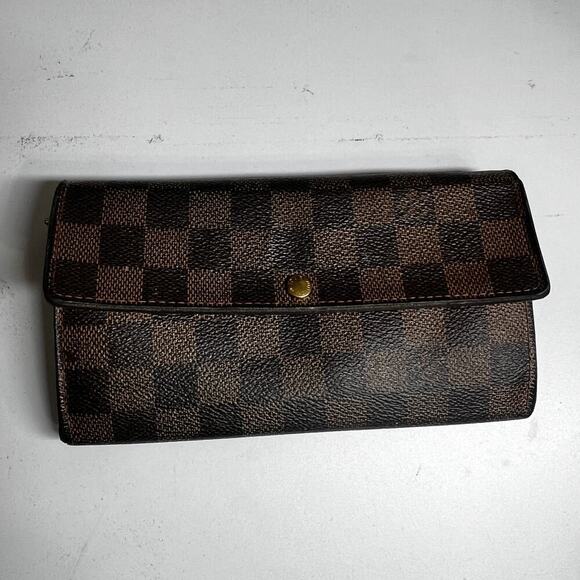 Authentic Louis Vuitton Damier Sarah Wallet - Picture 1 of 10